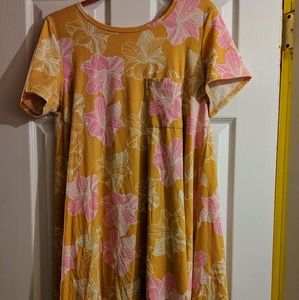 LuLaRoe Medium Carly EUC hawaian flowers